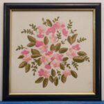 Uramljen ručni vez, cvetni motiv