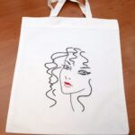 Platnena ručno vezena torba portret devojke