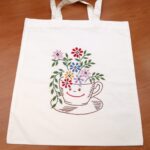 Platnena ručno vezena torba vesela šolja