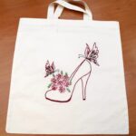 Platnena ručno vezena torba vesela štikla