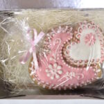 Poklon pakovanje dva medena srca ružičasto bela